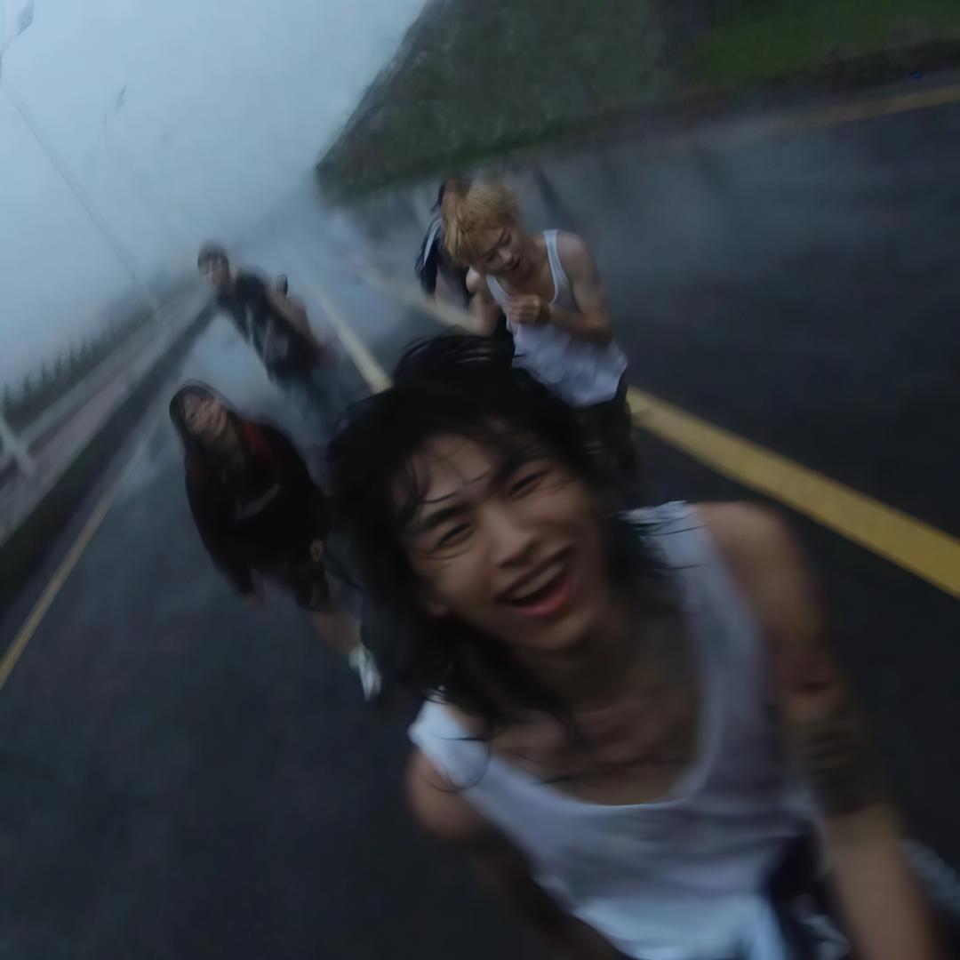 耍帅被打掉两颗门牙