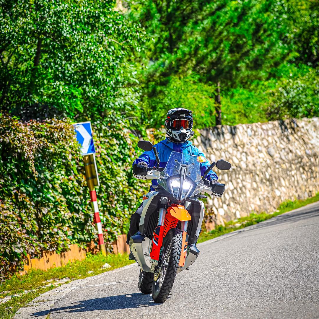 骑拉力的大姐夫