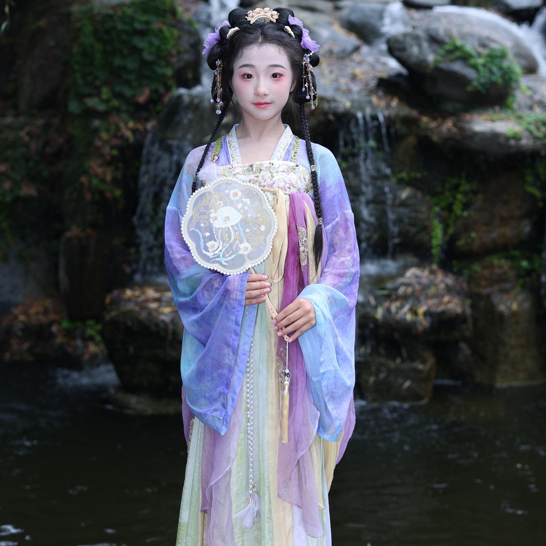 @曾轶薷（勿连赞）
