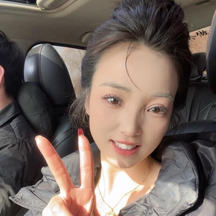 主持人—娜姐