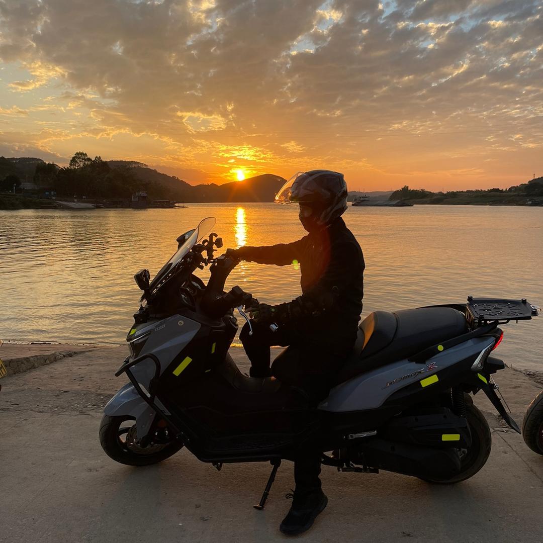 轻舟已过万重山～劉