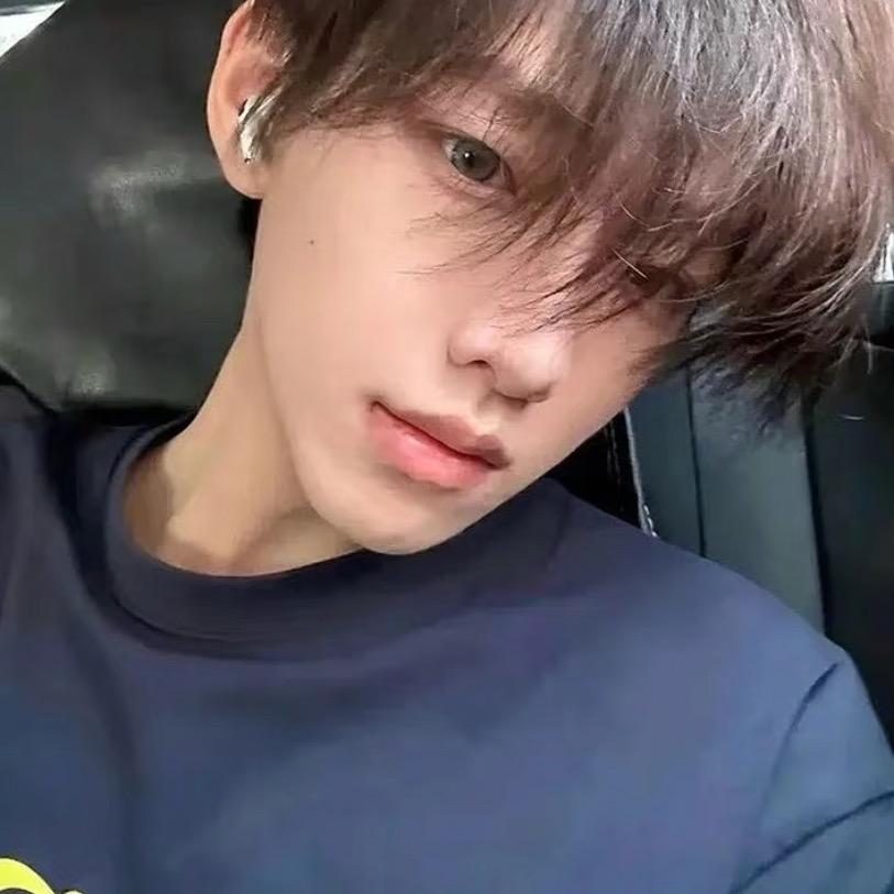 初一👑