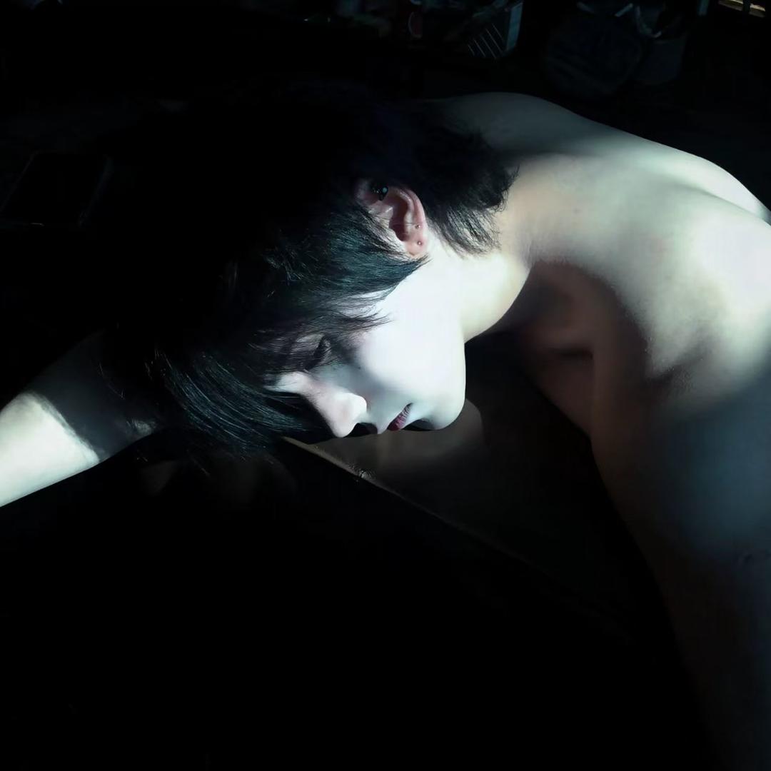 忧郁总裁憋不住尿被护工吊打