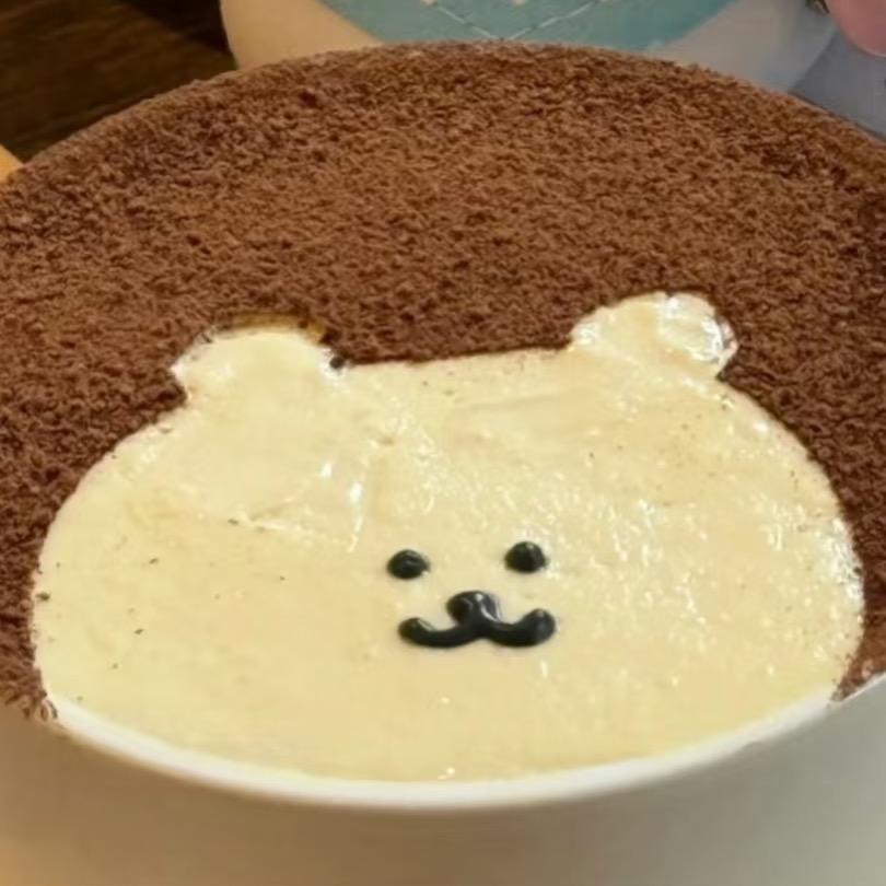 龙卷风摧毁停车场