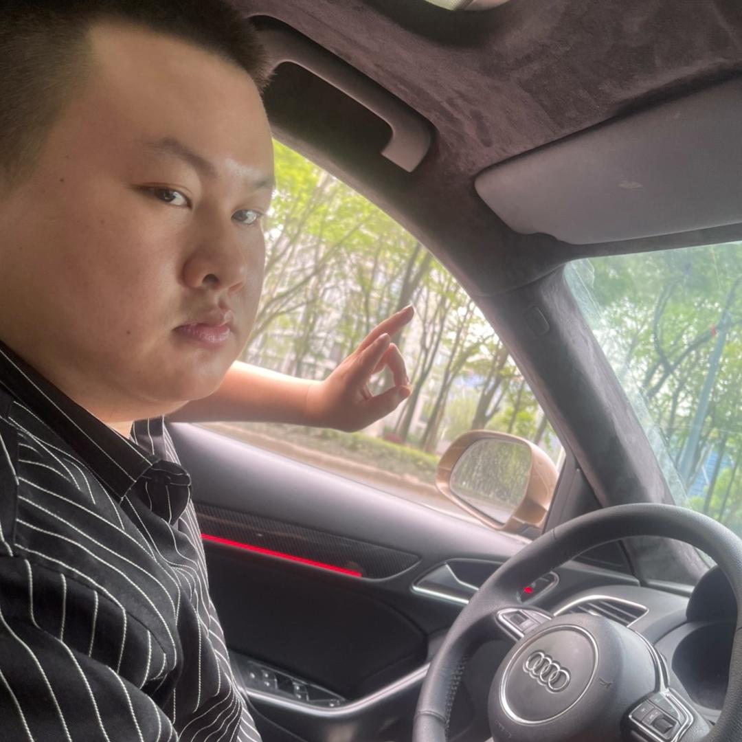 做脚垫的～李大坨