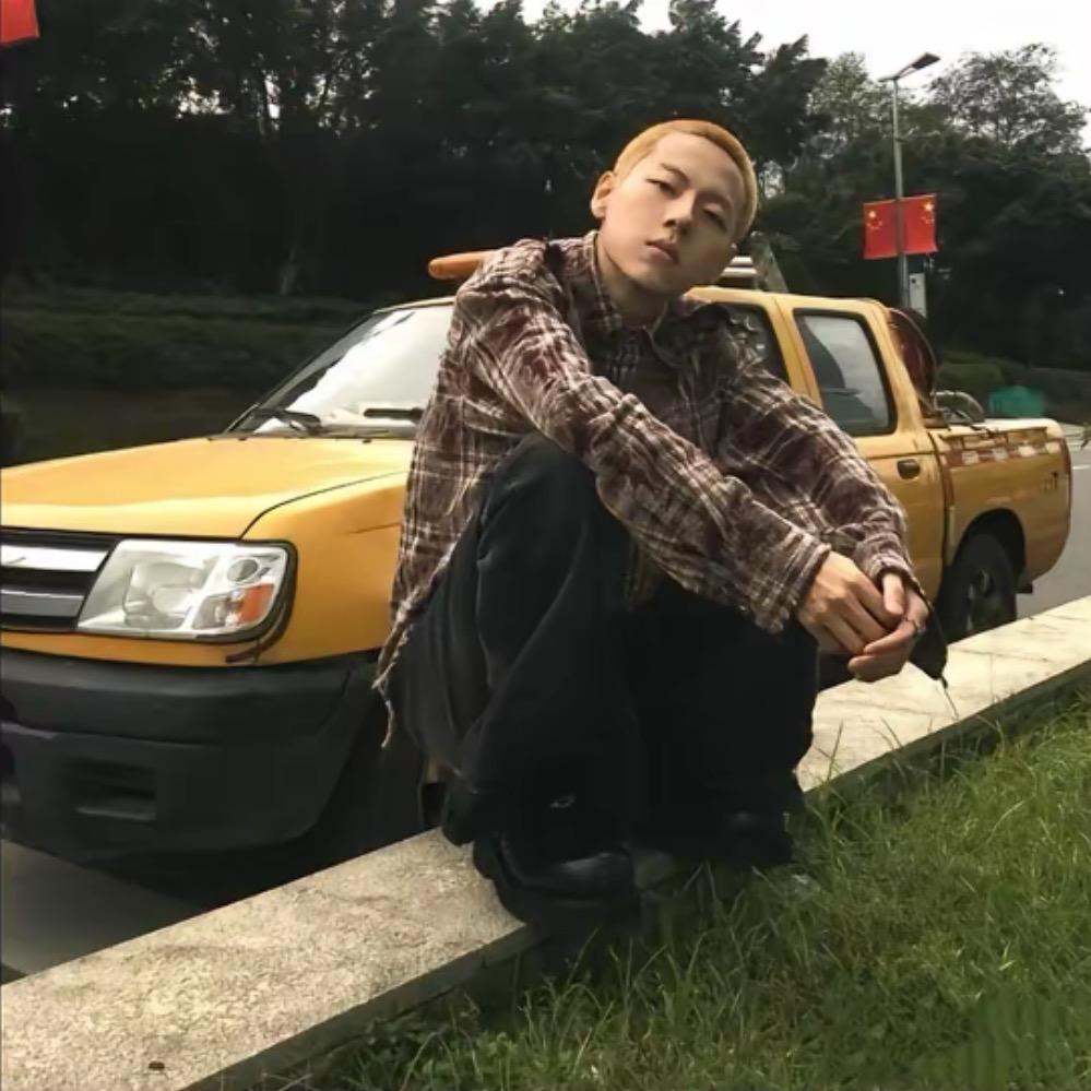 小毅.