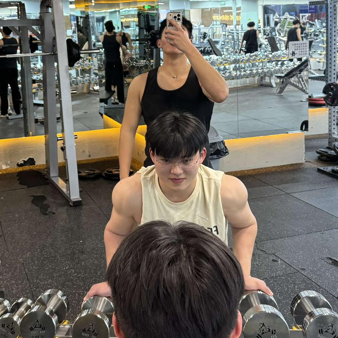 211游泳健身Kevin