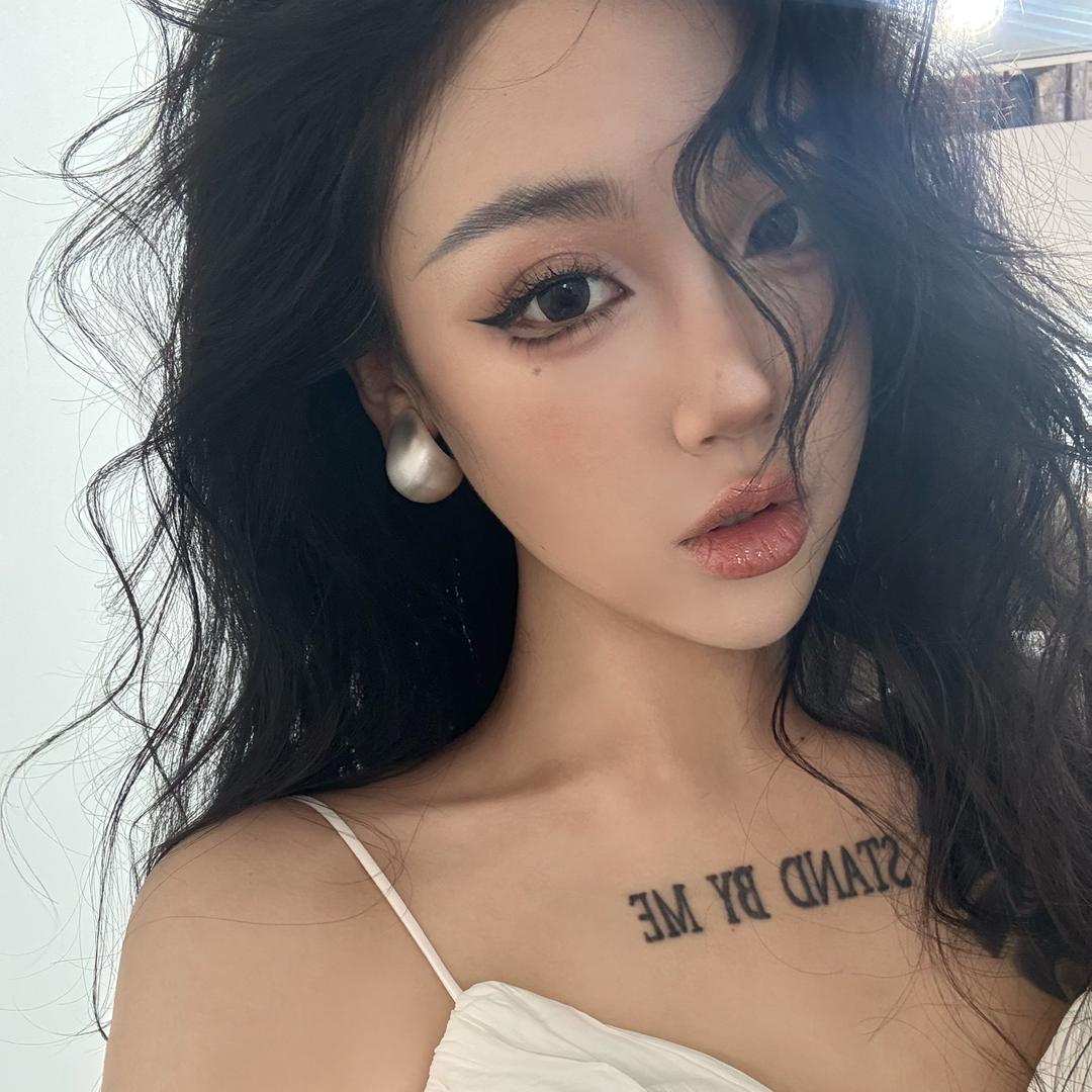 美女士.