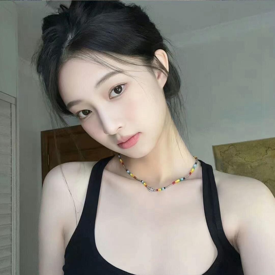 胡小佳.