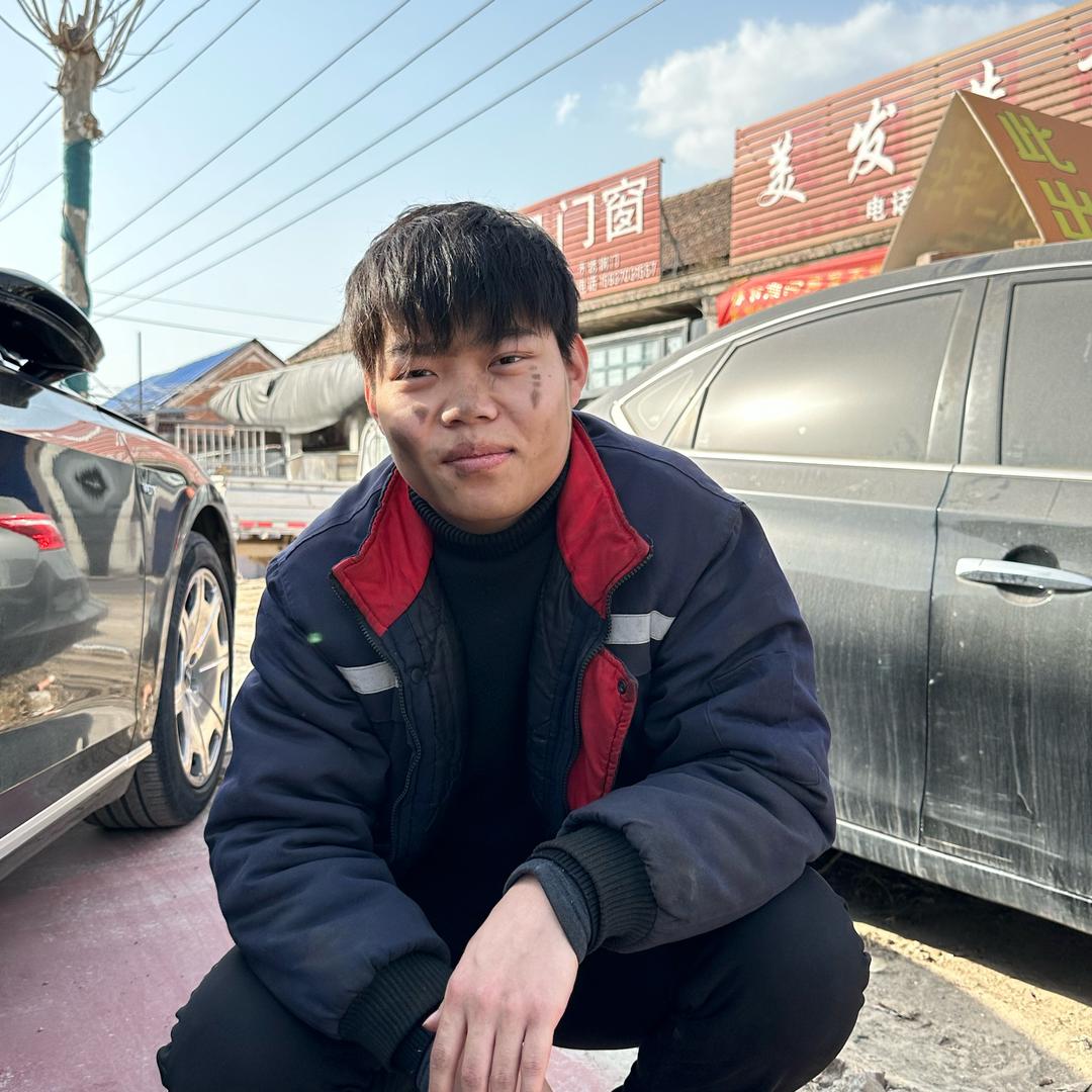 万廷来了。
