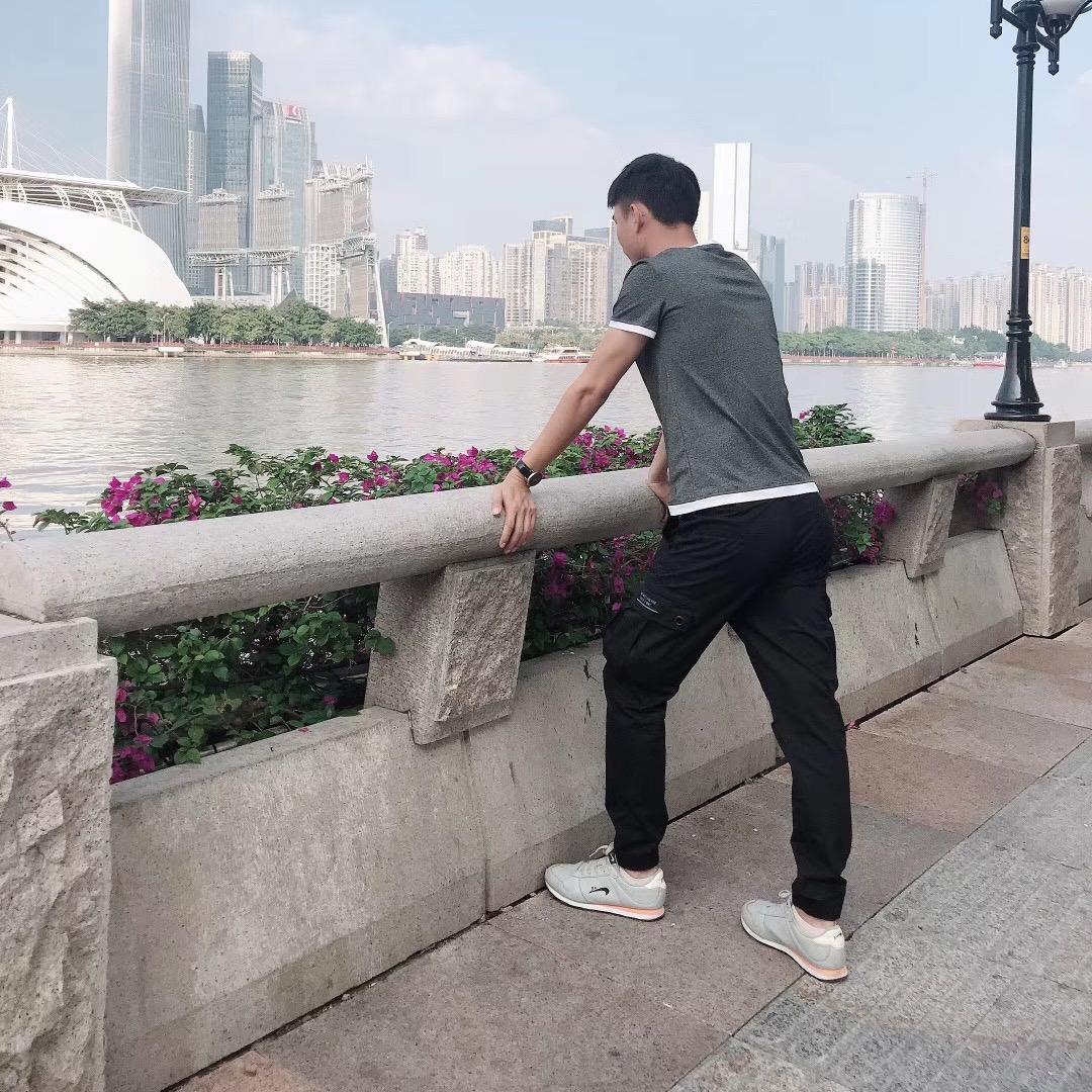 何氏家族帅哥