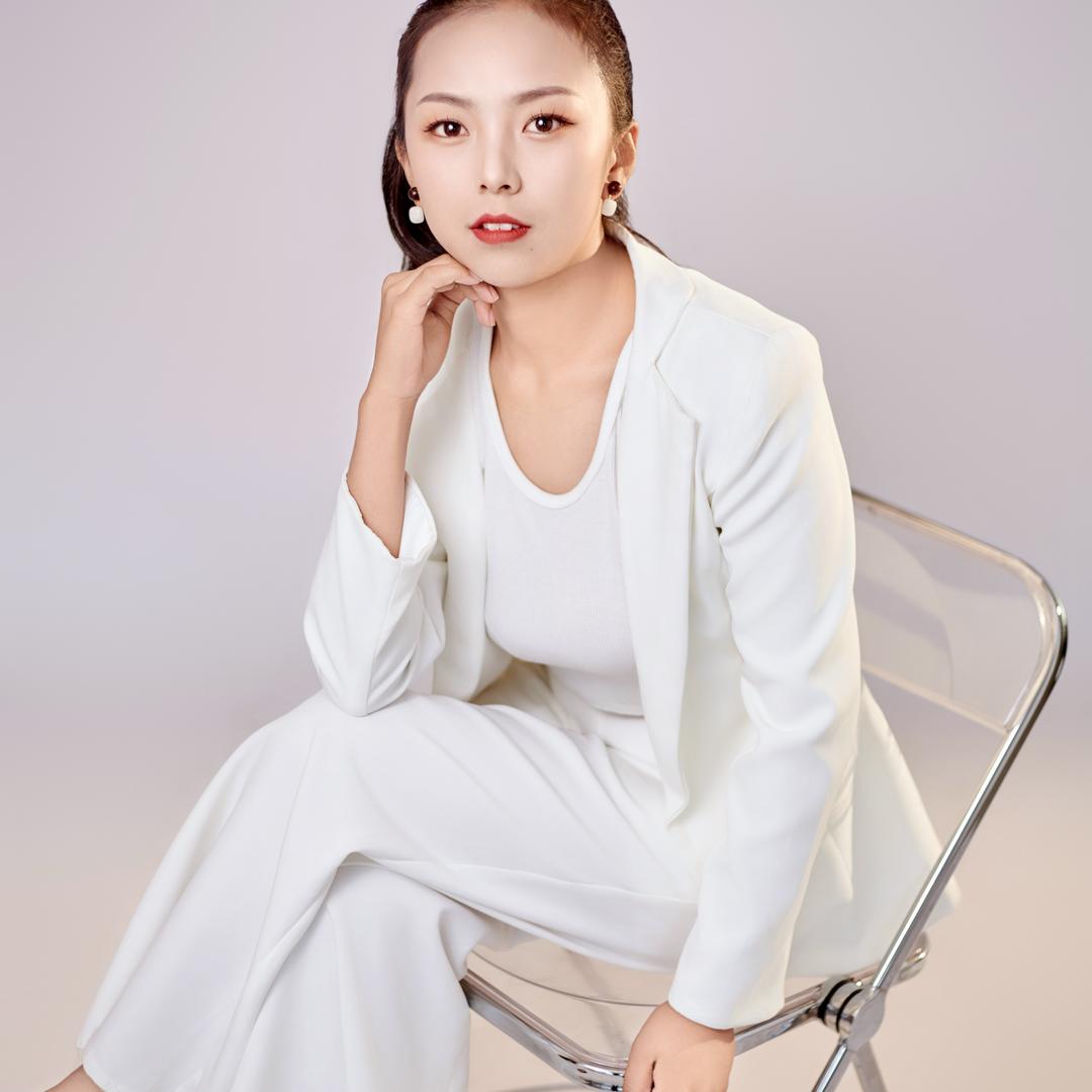 彝族宝妈     阿莫