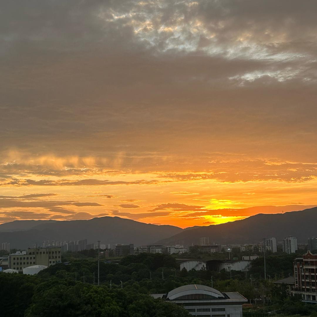 爱咋 咋地
