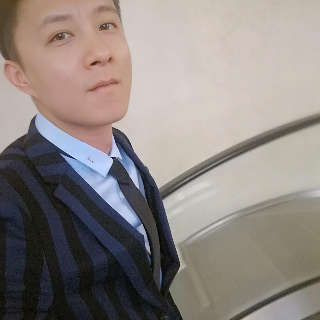 主持人浩然