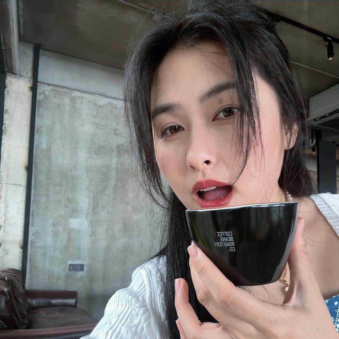 肚腩姑娘