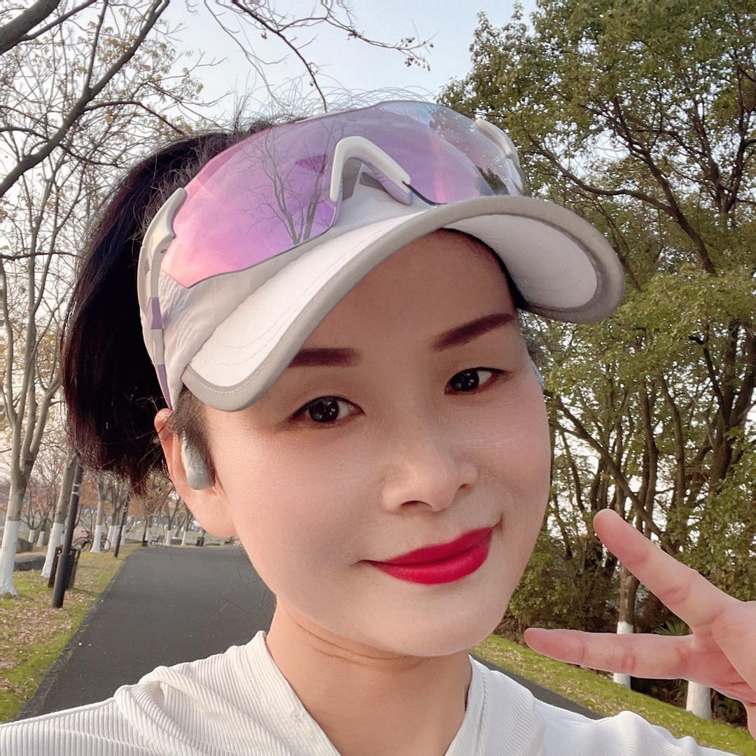 月亮爱跑东湖