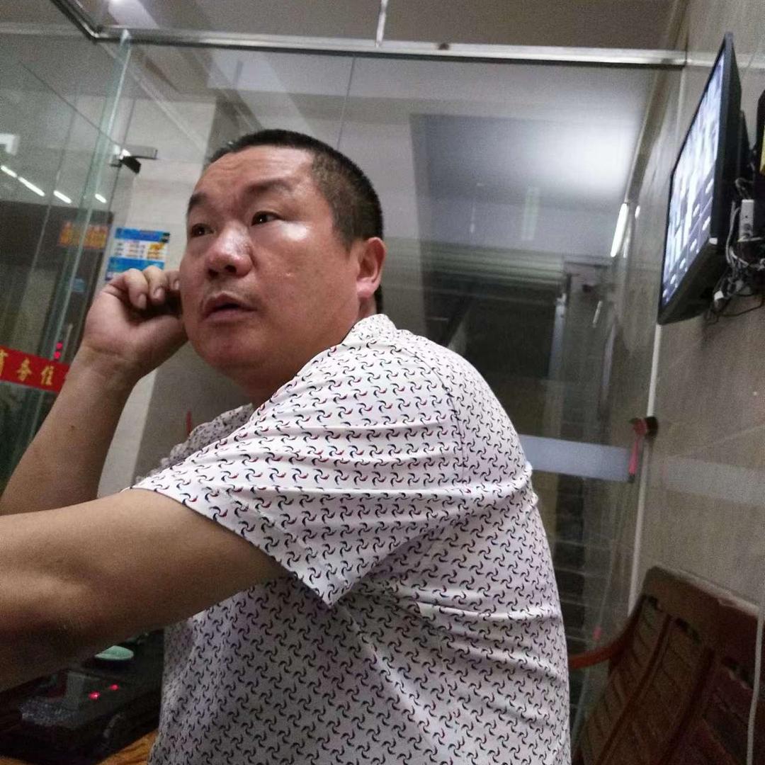 光头大叔🎤爱唱歌