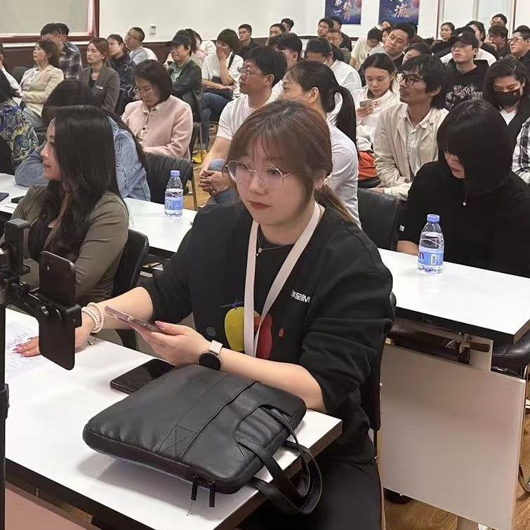 红星家装设计小曹