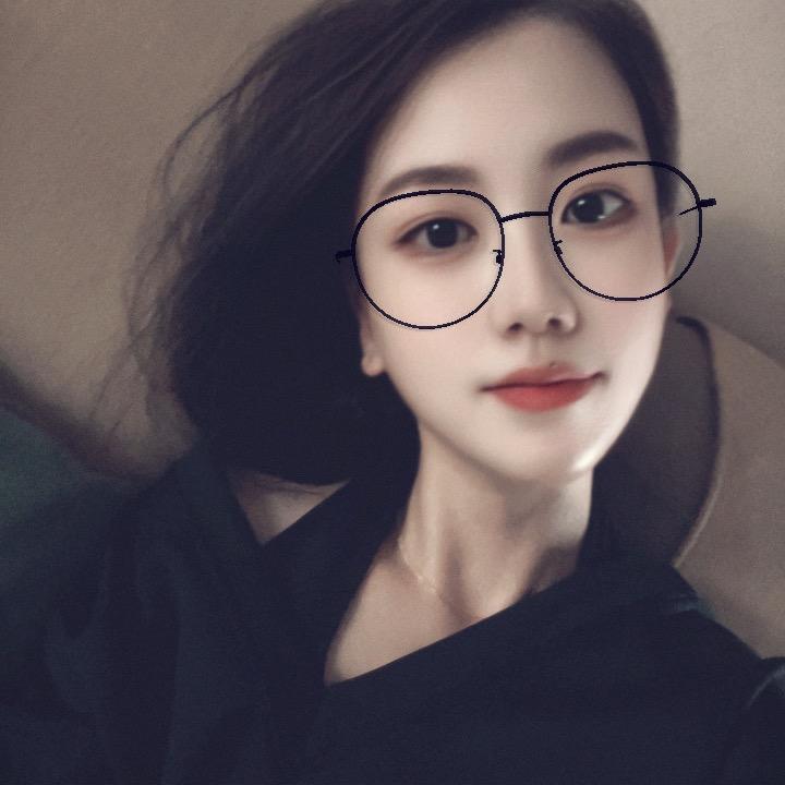 嘴角有颗痣