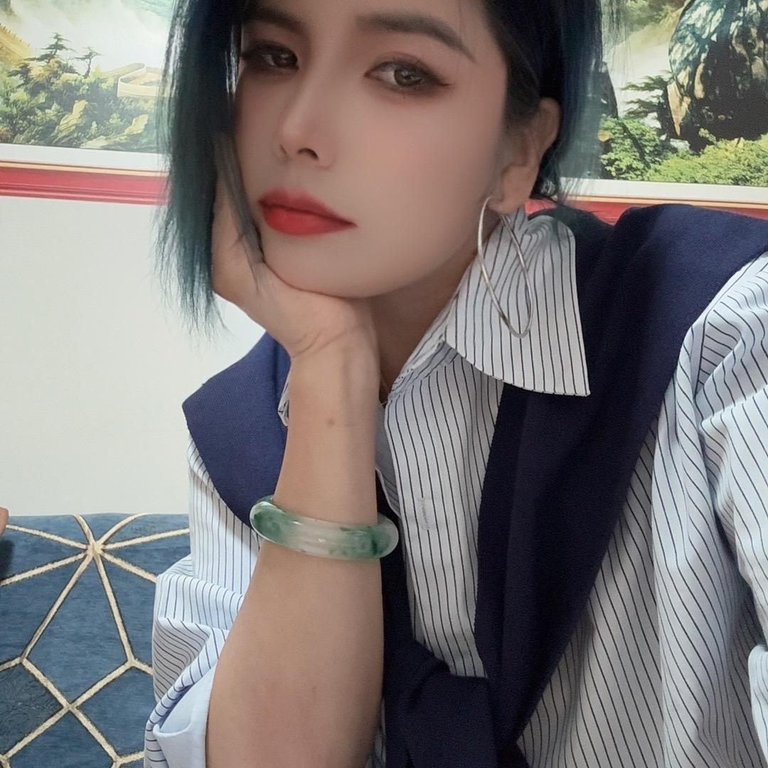 彝族姑娘