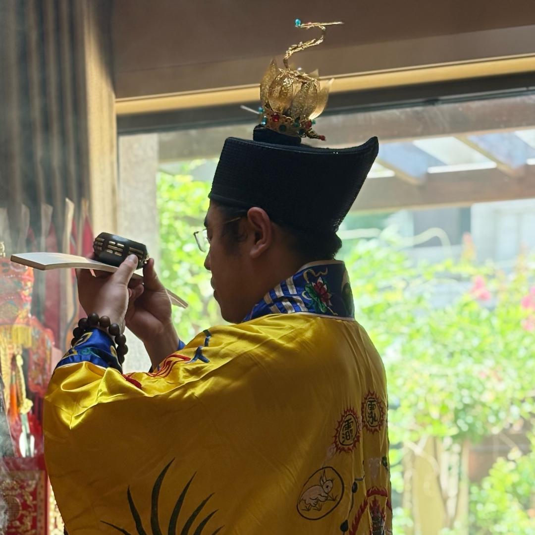 隆易山人
