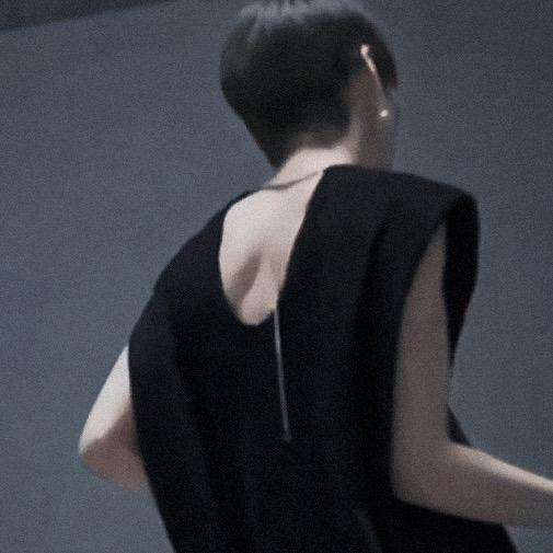 少爷（冥想中）