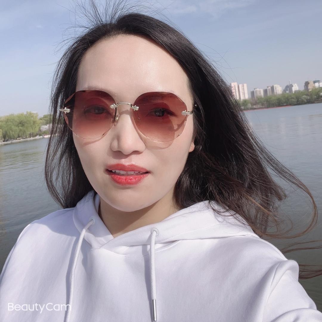 河南的姑娘，在北京闯荡，