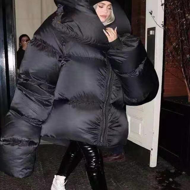 三颜色羽绒服