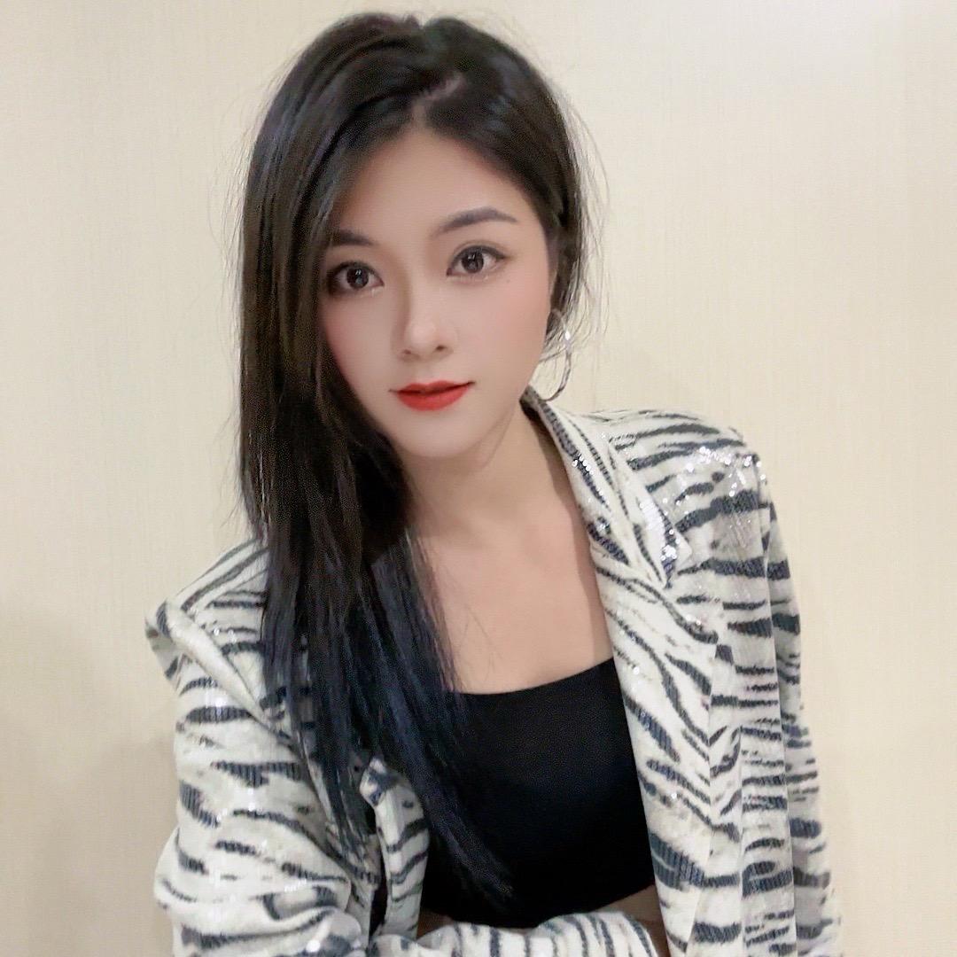 李嘉琪🧨荣县千坊大舞台户外直播