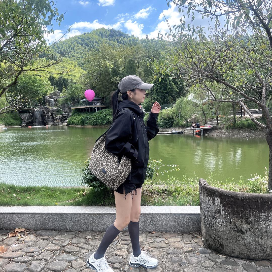卖椅子的龙妹