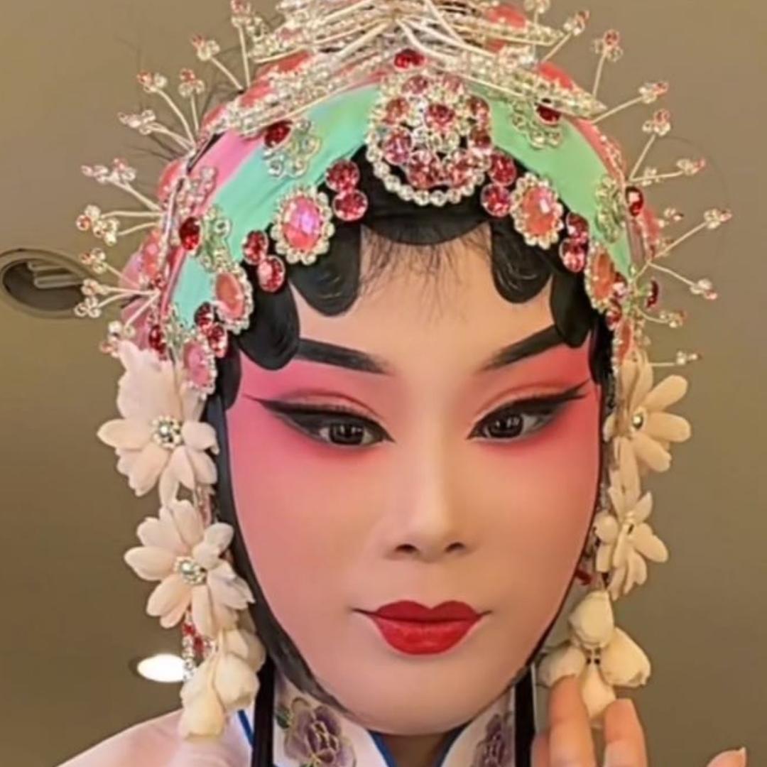 戏曲演员南南，
