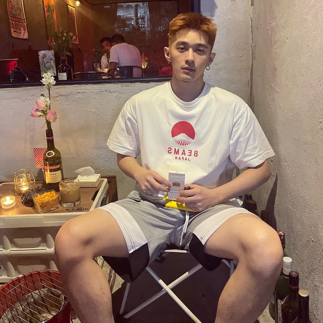 吃秋刀鱼的大脸猫