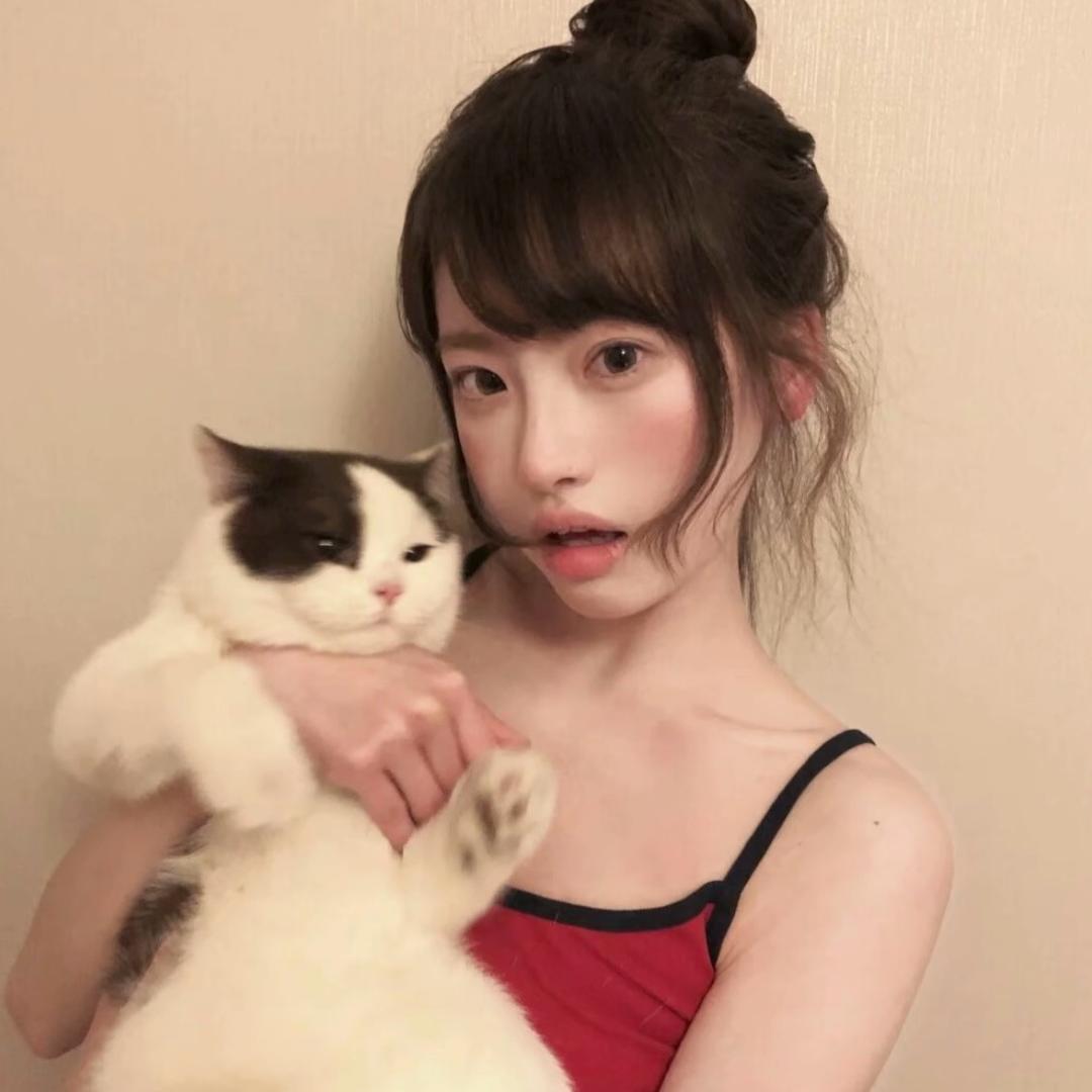 饱饱^