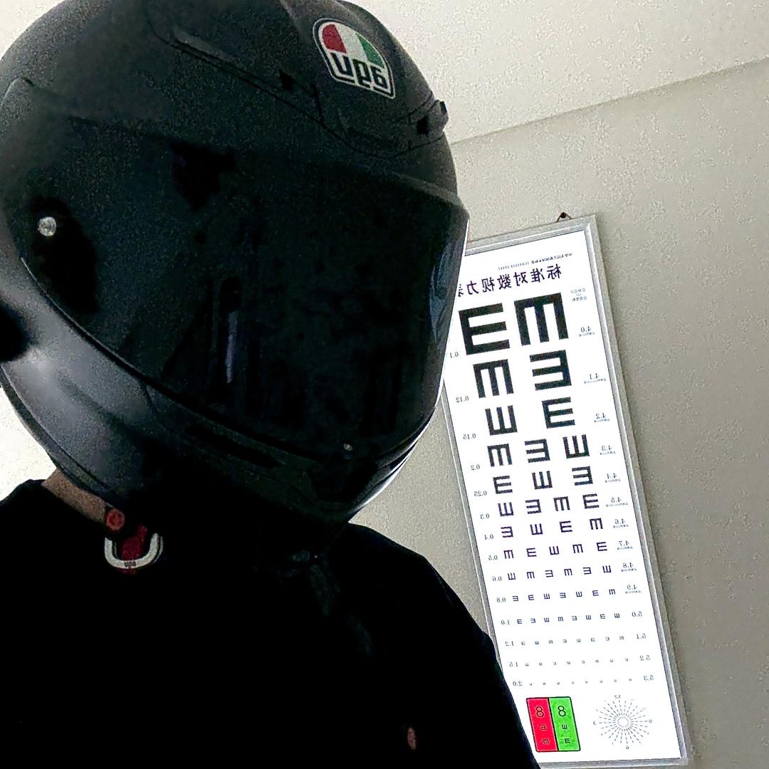 守度眼镜阿龙