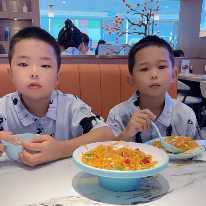 五龙镇新疆核桃，红枣葡萄干凉皮炸串