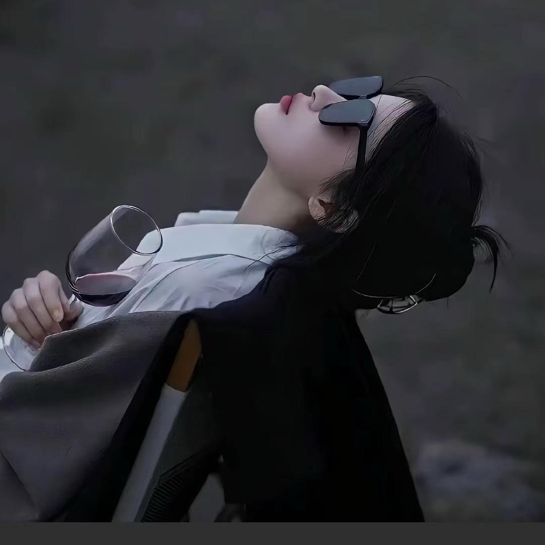 温柔扑了空