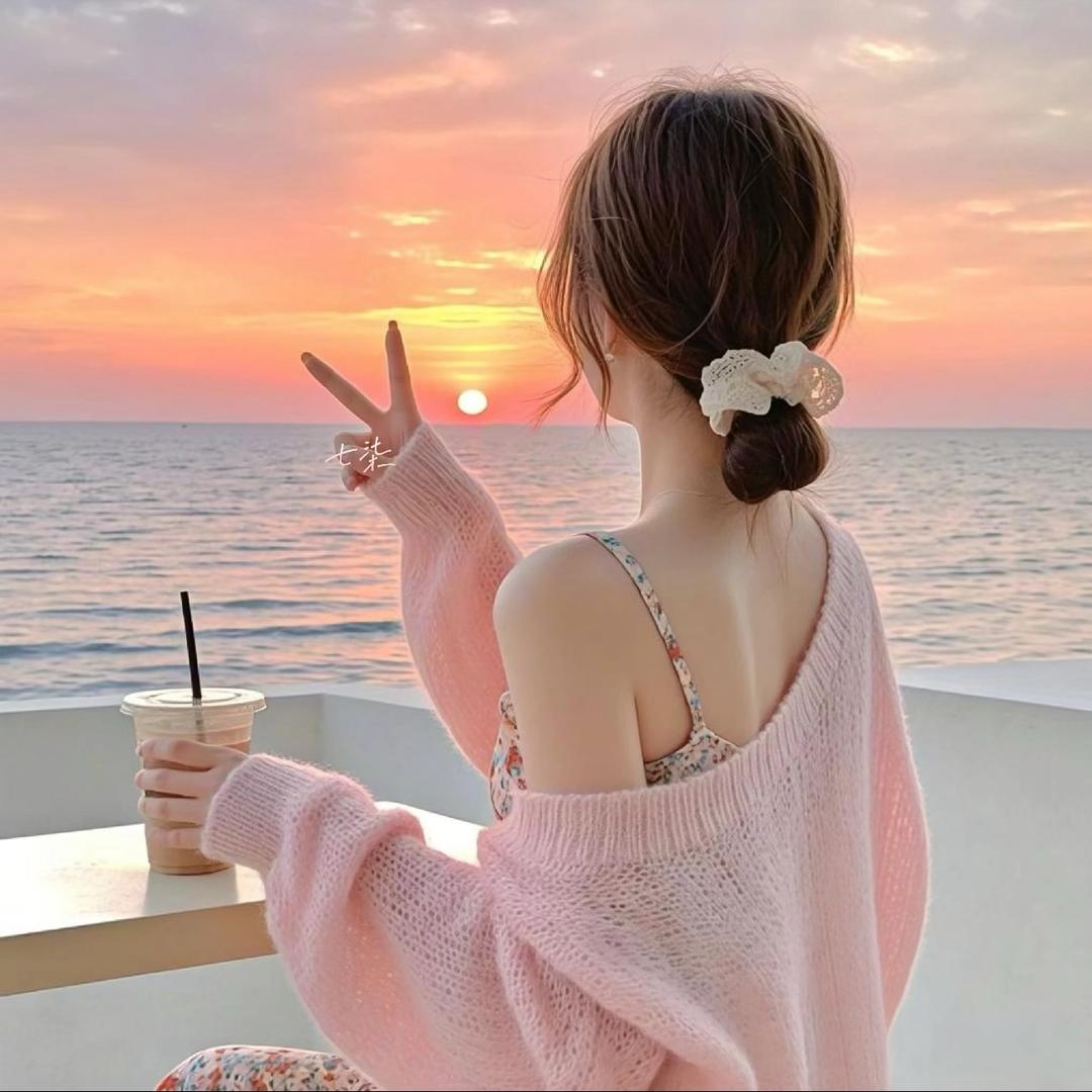 小猫🐱爱吃鱼。