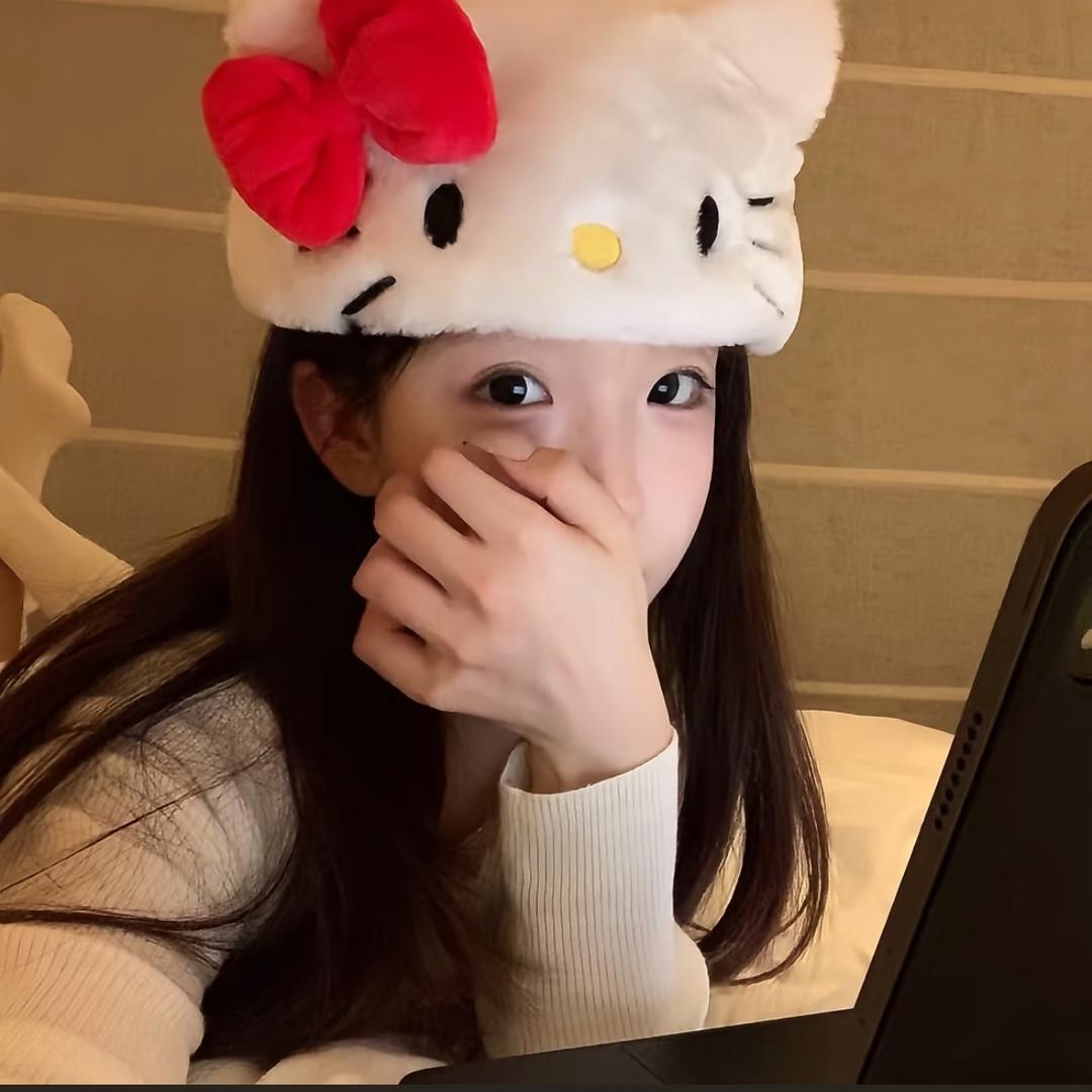 房檐旁的猫