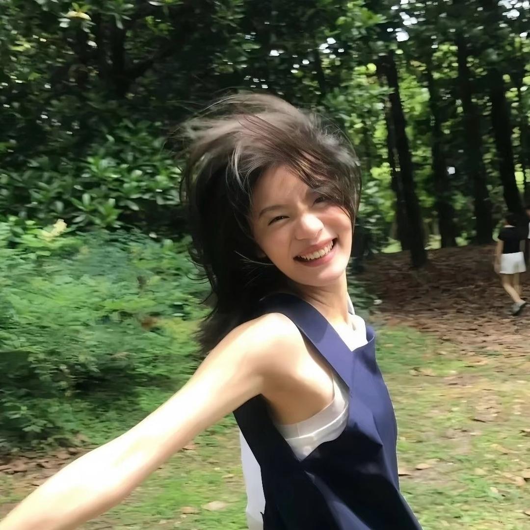 腼腆小美