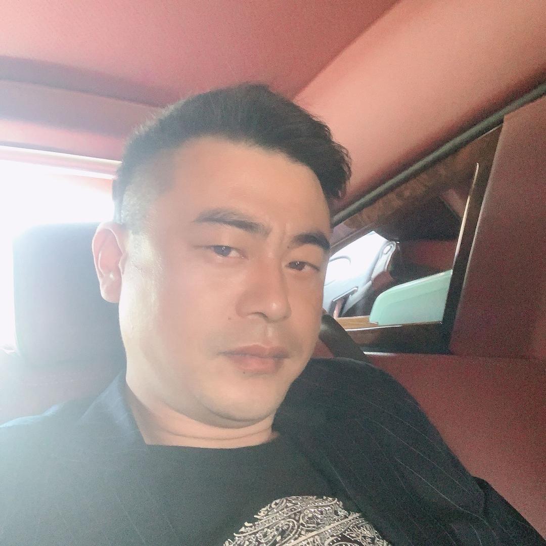 罗总 （豪车进出口）（ 高端改装）