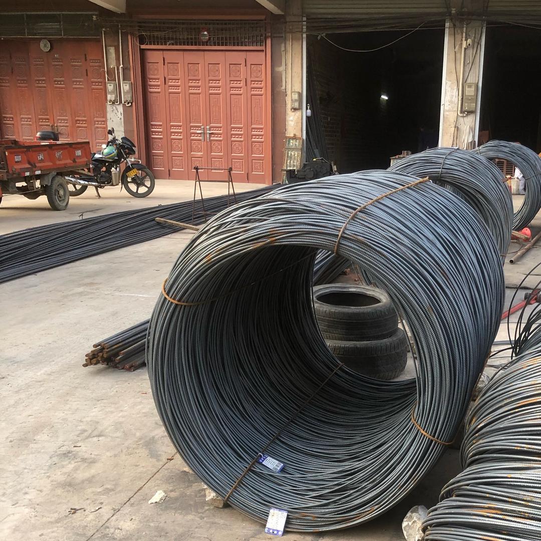 90后钢筋搬运工——小黄