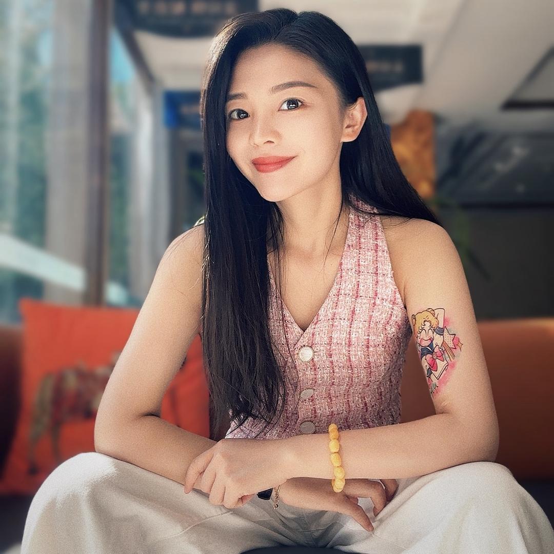 阳光下的鑫妮🎀