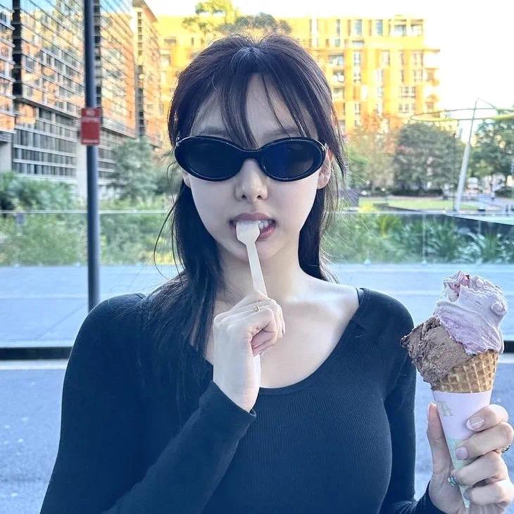 钞票来亿张女士