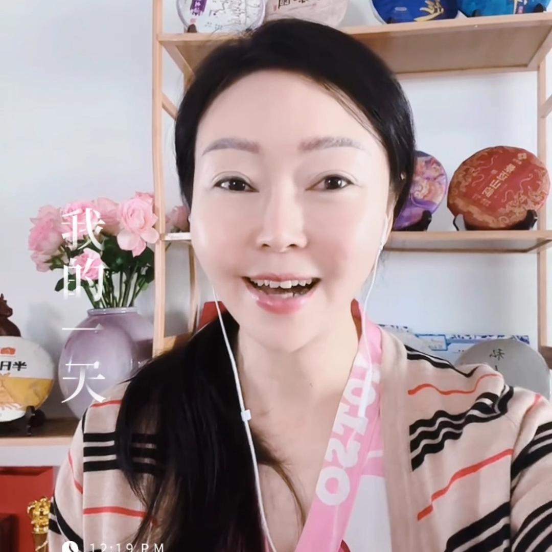 书雯在昆明教直播带货
