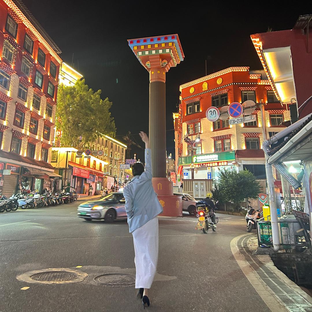 亦有颜亿莎化妆品店