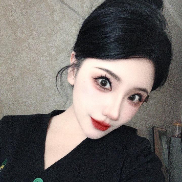 🌺ʚ ᑋᵉᑊᑊᵒ ɞ  薪 月🌺