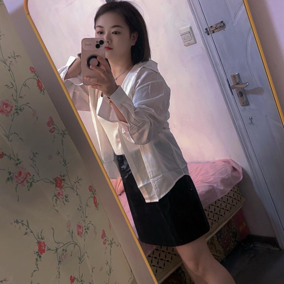 HUANG黄