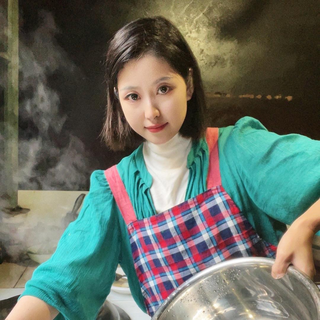 镇巴 .  开心妹