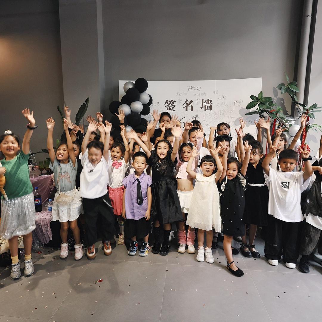 版纳SY舞室少年团