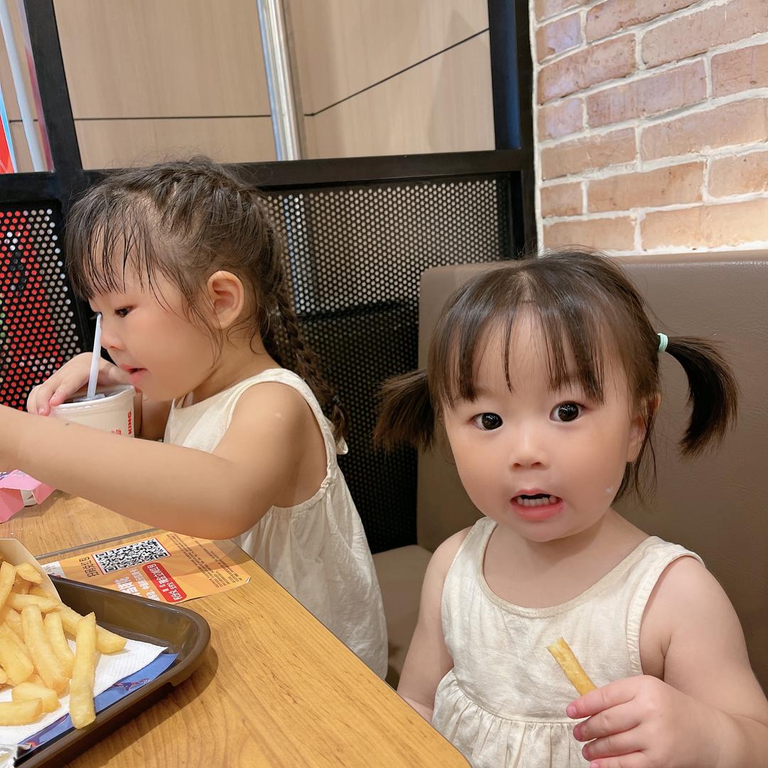 小柚子.
